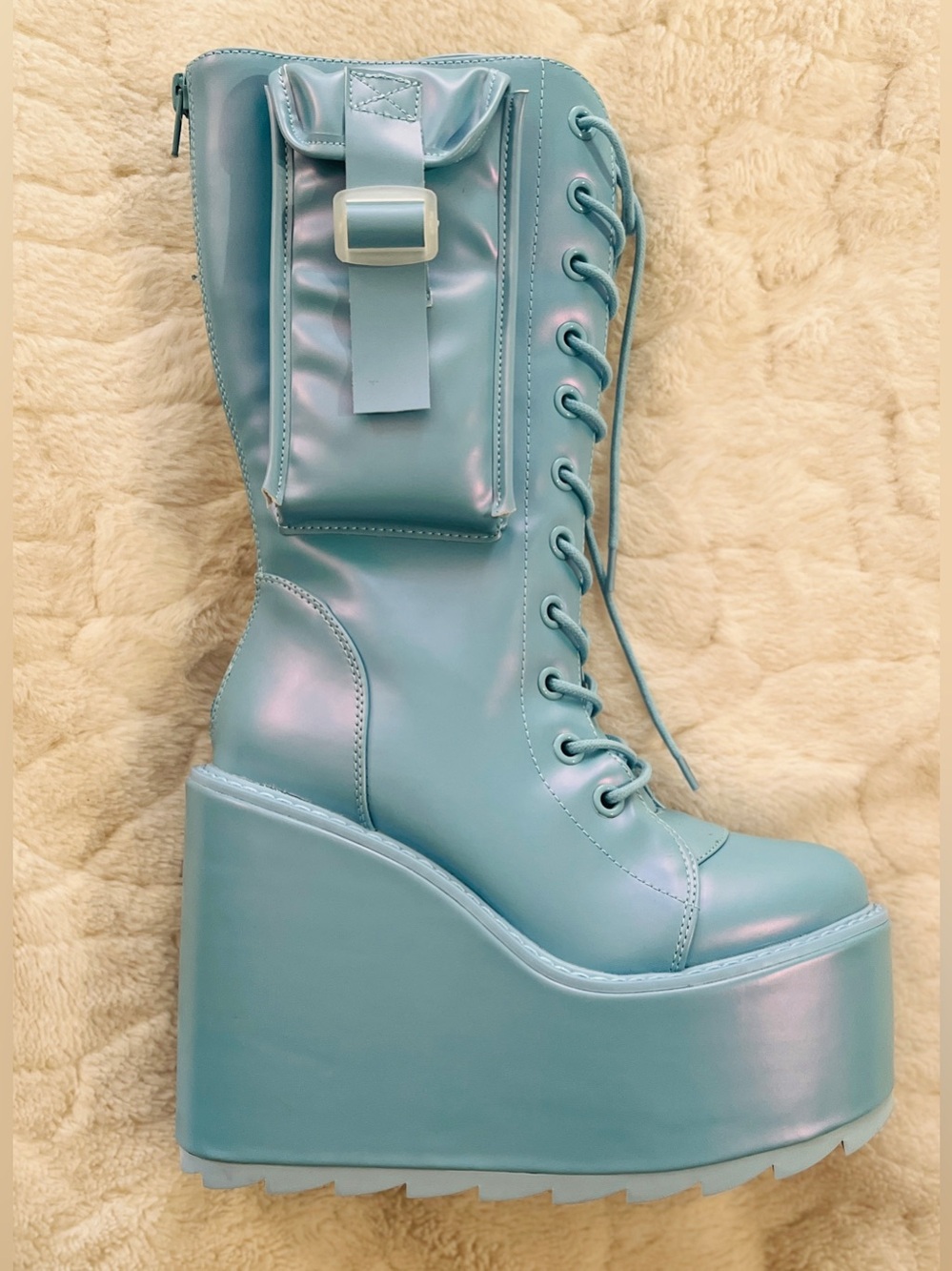 Dolls Kill YRU Dune Desert Pearl Blue
Iridescent Platform Boots Size 8M